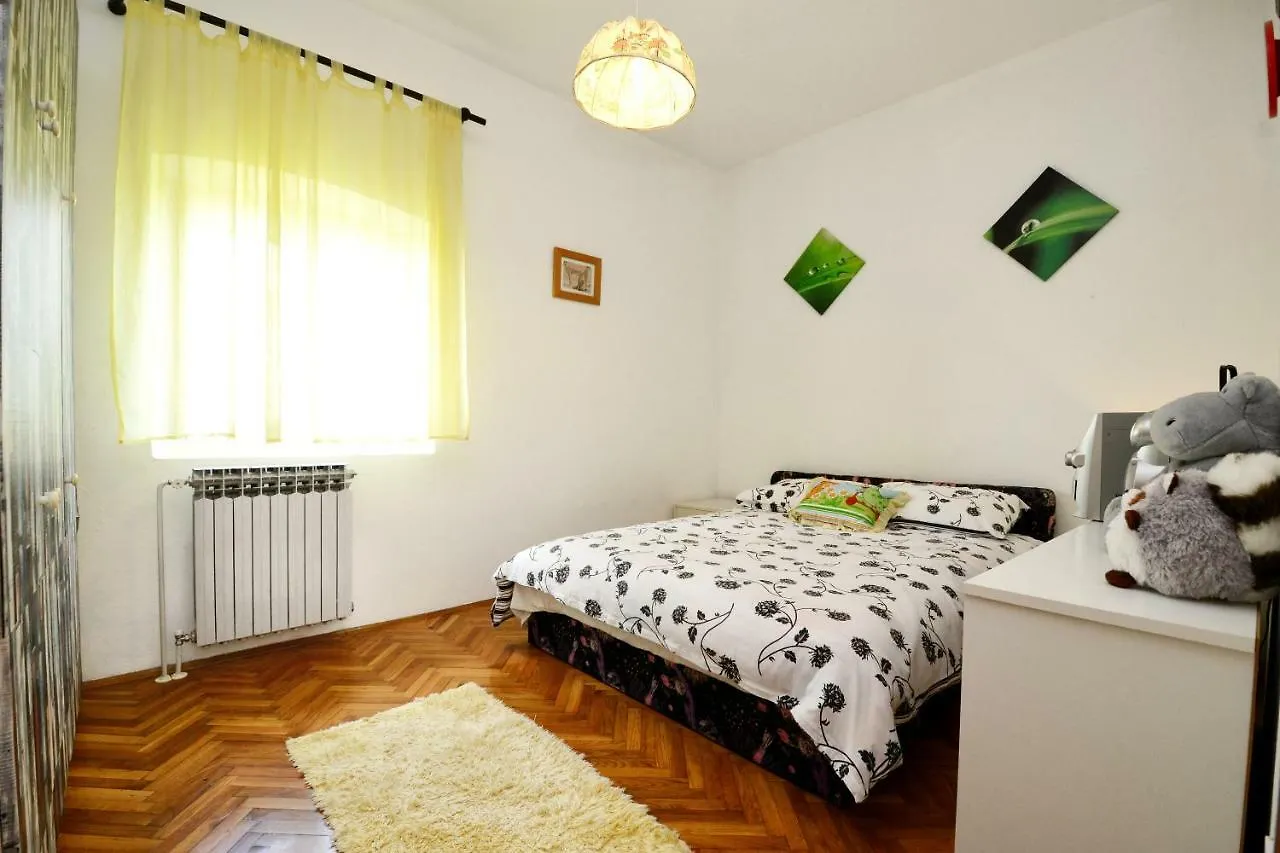 פורץ Apartman Zdenka 0*,