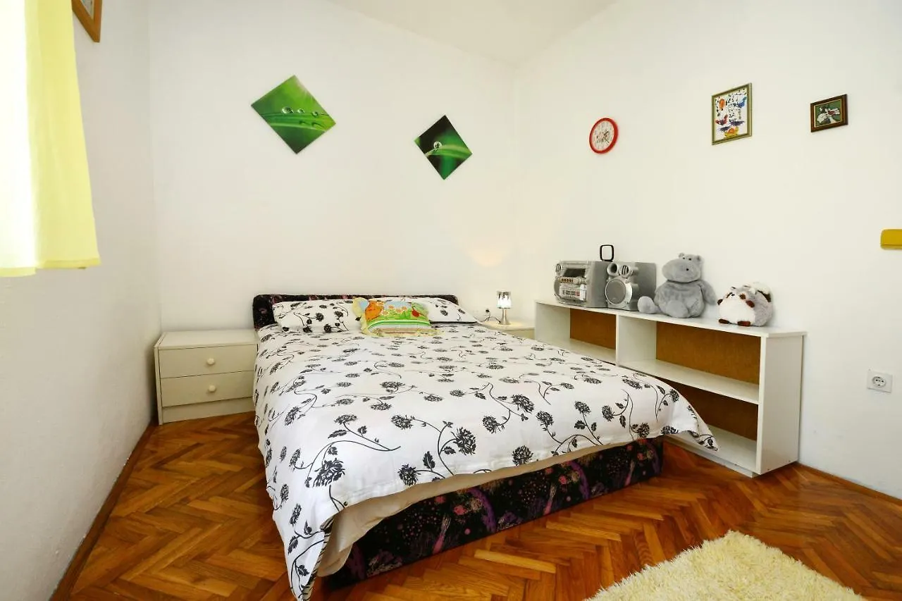 פורץ Apartman Zdenka דירה