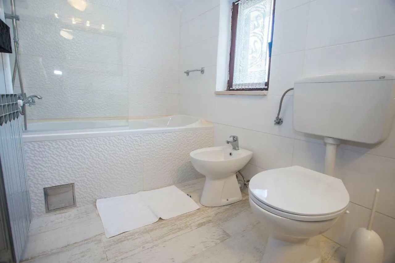 פורץ Apartman Zdenka דירה